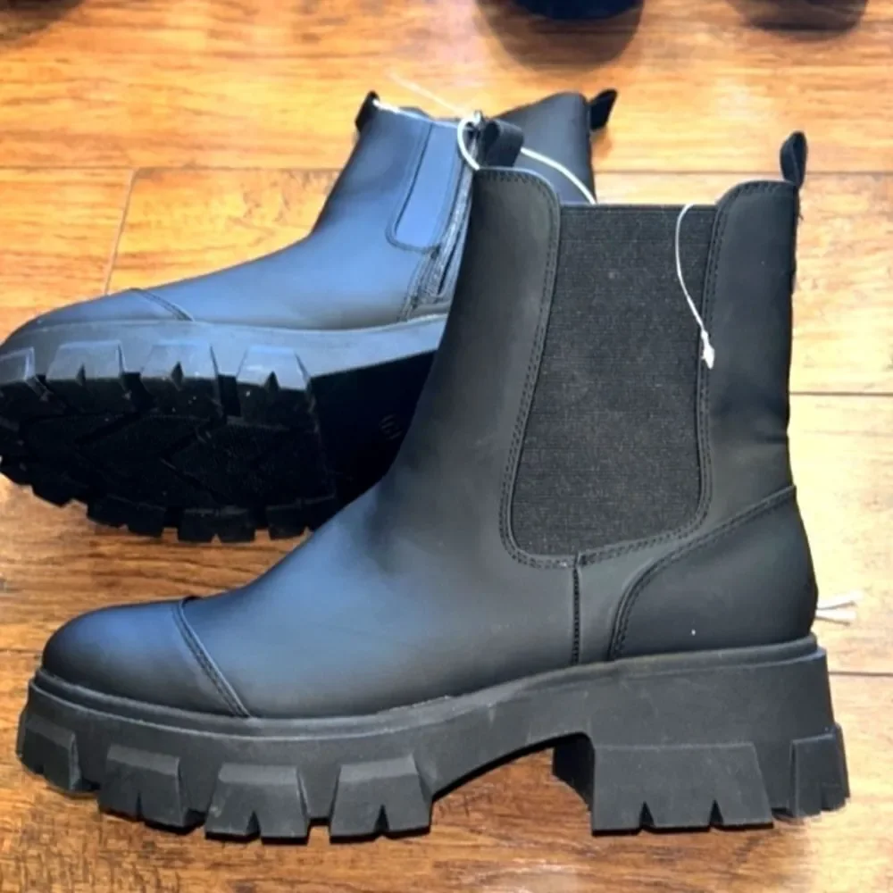 BRAND new ankle water repellent black boots with 2in block heel
